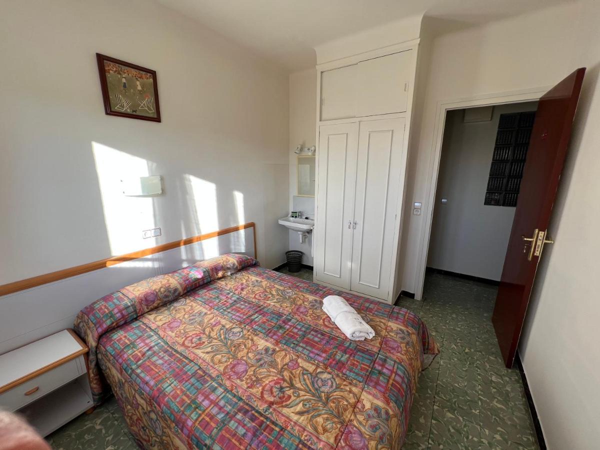 Hostal Zurich Sant Feliu de Guíxols Exterior foto